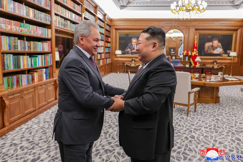 Секретарь Совета безопасности РФ Сергей Шойгу и лидер КНДР Ким Чен Ын