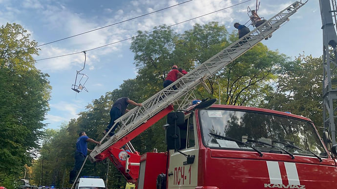 Спасатели КБР эвакуировали туристов после обрыва канатной дороги