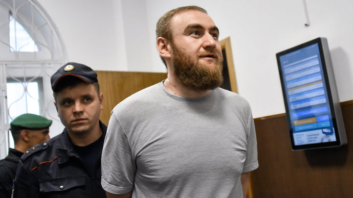 Новое дело экс-сенатора Арашукова рассматривают в колонии «Черный дельфин»