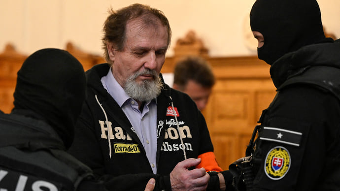 Суд Словакии приговорил к 21 году стрелявшего в премьера Фицо писателя Цинтулу