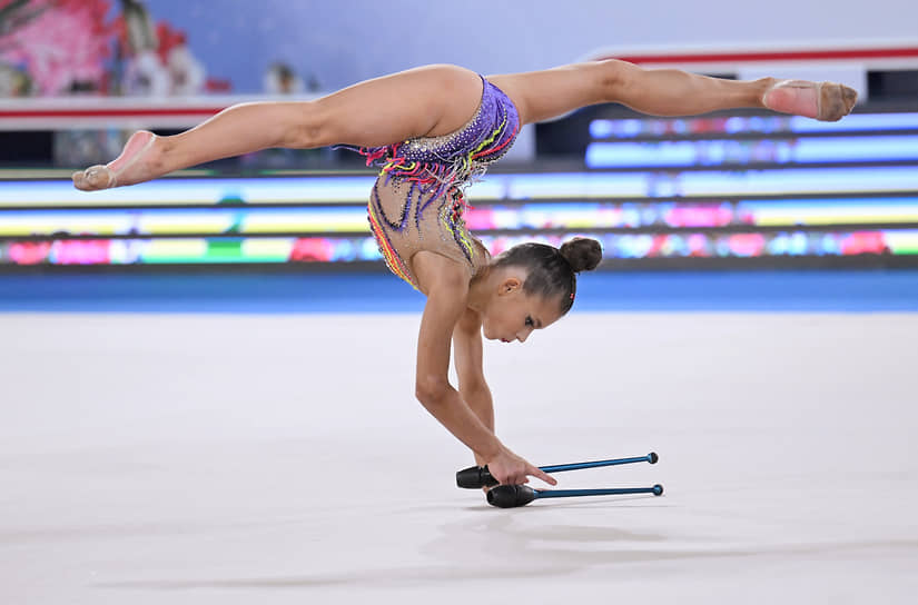 Гимнастка Полина Семенова 