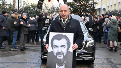 В МХТ им. А. П. Чехова началась церемония прощания с Игорем Золотовицким