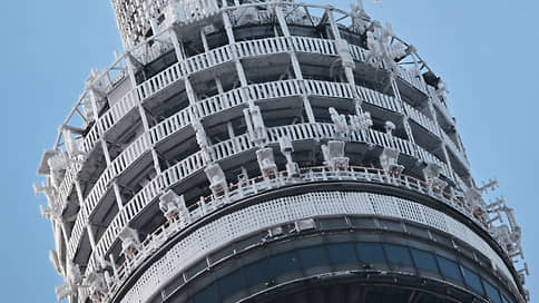 Останкинская башня покрылась льдом из-за мороза