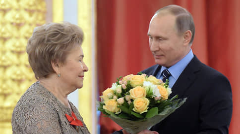 Путин позвонил Наине Ельциной