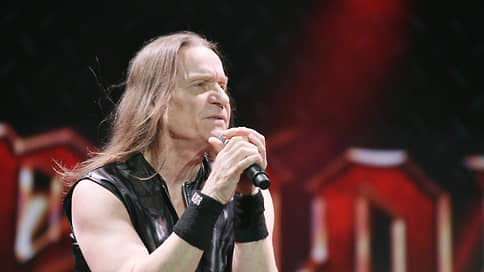 Кипелов продолжил выступать после обстрела и отключения света в Белгороде