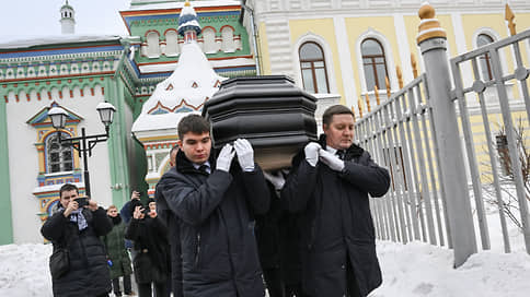 Телеведущую Светлану Жильцову похоронили на Рогожском кладбище в Москве