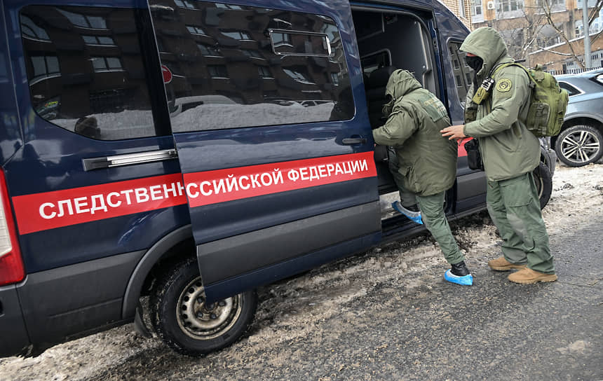 Сотрудники СКР на месте происшествия