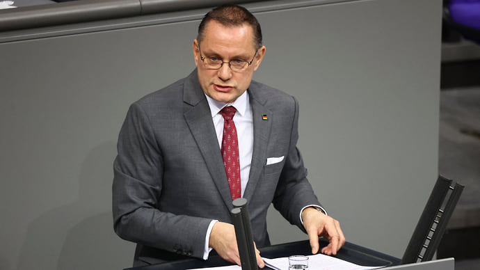 Лидер АдГ Крупалла: Западу нужно возобновить переговоры с Россией