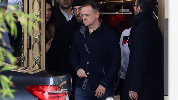 Мединский провел закрытую встречу с украинской делегацией перед вылетом из Женевы