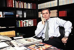 Главный редактор La Repubblica Эцио Мауро (на фото) объяснил в интервью «Огоньку» (№ 19 за 2009 год), почему пресса вынуждена выяснять подробности личной жизни премьера
