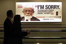 Мировые лидеры в 2020 году: «Простите. У нас был шанс остановить катастрофические изменения климата. Но мы не сделали этого». Такими плакатами «алармисты» встречали участников «климатического саммита» в Копенгагене