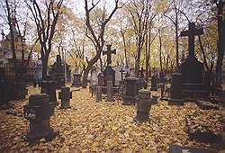 Доступ посетителей к уникальному некрополю Донского монастыря в Москве затруднен после его передачи церкви 