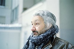 Стас Намин во дворе Дома на Набережной 