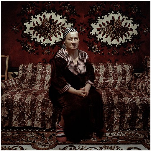 Сын Мадины Албаковой был похищен из собственного дома 10 июля 2009 года. Неизвестно кем. Но известно, что одновременно и в соседнем доме пропал молодой человек. Несколько недель спустя Мадина прочитала в интернете, что, по официальной версии, ее сын был убит во время перестрелки с личной охраной Рамзана Кадырова