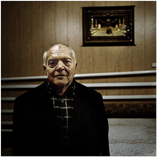 Магомед Газдиев, профессор истории. Его сын был похищен в 2007 году в Карабулаке. Профессор считает, что к этому имеют отношение спецслужбы. Разубеждать его никто не спешит