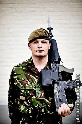 Джеймс Дэвис, сержант. Дед Джеймса, военный инженер, был тяжело ранен в мае 1940-го в порту Дюнкерк 