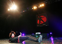 Соревнования по игре на воздушной гитаре с каждым годом привлекают все больше участников