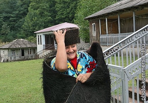 Молодежи в селе Отап почти не осталось. Но Илону Маршан и ее мужа это не останавливает — они развивают туристические маршруты в абхазские горы и не собираются спускаться вниз, к морю