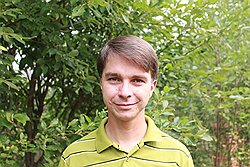 Станислав Смирнов Родился в 1970 году. Окончил математико-механический факультет СПбГУ, затем аспирантуру Калифорнийского университета. Ныне профессор математики Женевского университета. Лауреат премии Филдса за 2010 год 