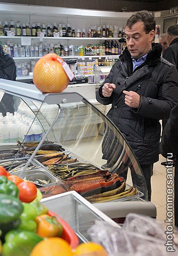 Ассортимент товаров в продмаге Кунашира президент инспектировал лично. И многим был удивлен 