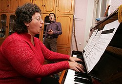 Ирина Васильевна: «Мы специально купили ”сталинку“ с толстыми стенами, чтобы соседи на пение не жаловались» 