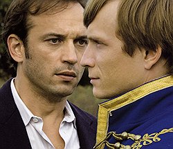 Герои "Завтра на рассвете" &mdash; заядлые дуэлянты. Да и сам Перес признается: желание залепить пощечину иногда возникает 
