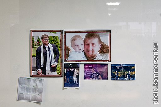 Фотографии Рамзана можно встретить почти в каждом обеспеченном доме