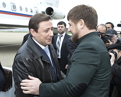 В 2010 году в России появился новый федеральный округ — Северо-Кавказский, в состав которого вошли семь субъектов федерации. Первым полпредом СКФО в ранге вице‑премьера правительства стал бывший губернатор Красноярского края Александр Хлопонин. А одним из первых визитов нового полпреда стала поездка в Чечню 