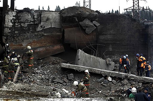8 мая 2010 года: на крупнейшей угольной шахте в России «Распадская» произошло два взрыва — причем второй случился уже после того, как в шахту спустились спасатели. В результате аварии погибли 66 человек 