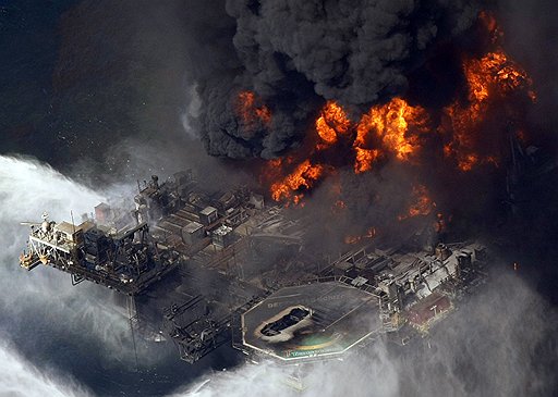 Взрыв ночью 20 апреля 2010 года на нефтяной платформе Deepwater Horizon корпорации BP в Мексиканском заливе, унесший жизни 11 человек, стал крупнейшей техногенной катастрофой нулевого десятилетия. Ее последствия не ликвидированы до сих пор 