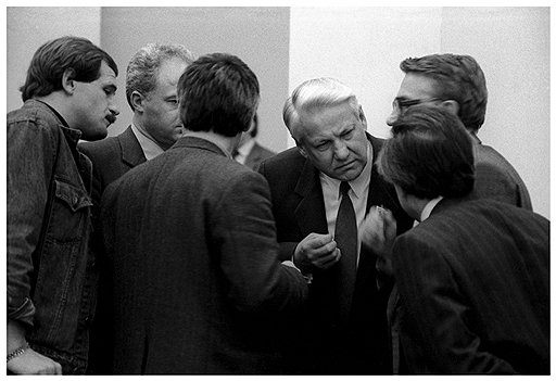 Борис Ельцин с делегатами Первого съезда народных депутатов РСФСР, 1990 год 