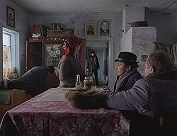 Герой фильма "Счастье мое" Сергея Лозницы оказался в центре деревенского несчастья