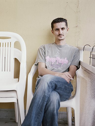 Ойген Ульрих (Евгений Дугнист), 28 лет, студент-медик   Родился в Алма-Ате (Казахстан), живет в Бохуме. В Германии — с 1994-го.   — Мой дядя все еще называет меня Евгеничем. Лучший друг отца, который живет в Казахстане, зовет меня Джоном (от Жени). А мой брат зовет меня Юджин. В больницах среди медсестер часто много русских и полек. Если я начинаю работать в новой клинике и меня представляют как Ойген, тут же раздается: "А, наш парень!" И тебе не надо рассказывать, откуда ты. Они сразу это понимают. 