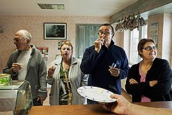Как купить хороший сыр, не распробовав его? Это и предлагается посетителям магазинов