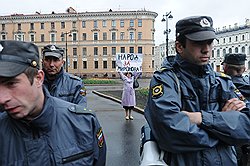 Страсти кипели как в самом Мариинском дворце, где "свергали" Сергея Миронова, так и за его стенами
