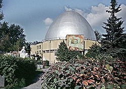 Московский планетарий гостеприимно раскрыл свой купол