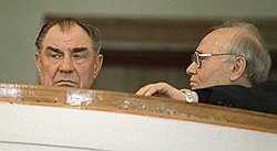 Силовой тандем образца августа 91-го: Дмитрий Язов (слева) и Владимир Крючков (справа) 