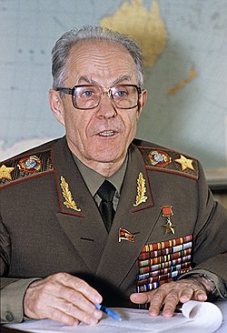Провал путча вызвал волну самоубийств. Застрелились глава МВЛ СССР Борис Пуго и маршал Сергей Ахромеев (на фото). Выпали из окон управделами ЦК КПСС Николай Кручина и его предшественник Георгий Павлов 