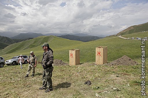 Фестивали канатоходцев усиленно охраняются: среди почетных гостей нередко можно встретить первых лиц республики 