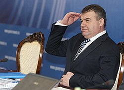 Анатолий Сердюков с успехом земли Архангельского продает