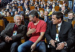 Андрей Макаревич тоже сделал свой выбор в расколовшемся "Правом деле". Рядом с ним на фото — глава фонда "Город без наркотиков" Евгений Ройзман 