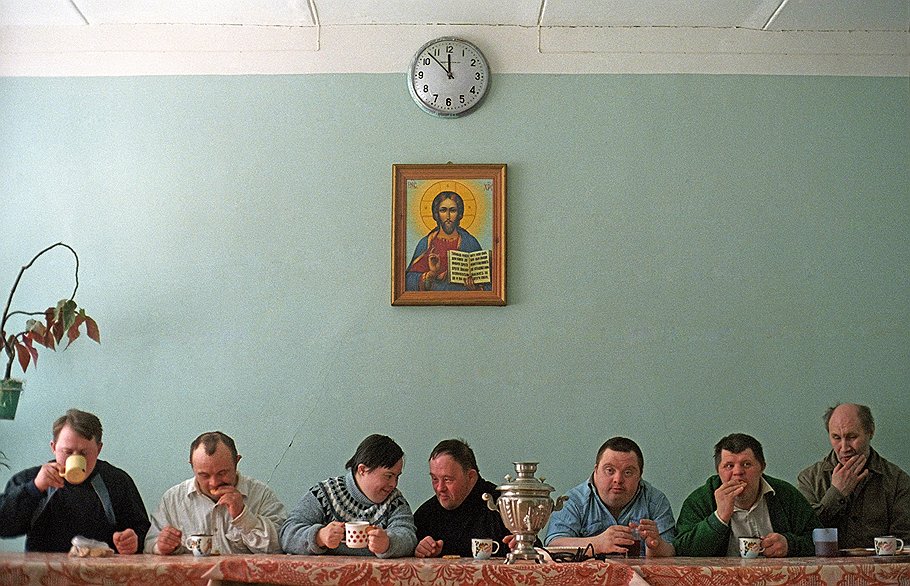 2003 год. Сергей Максимишин. "Актеры "Наивного театра"". 1-й приз в номинации "Искусство и развлечения"