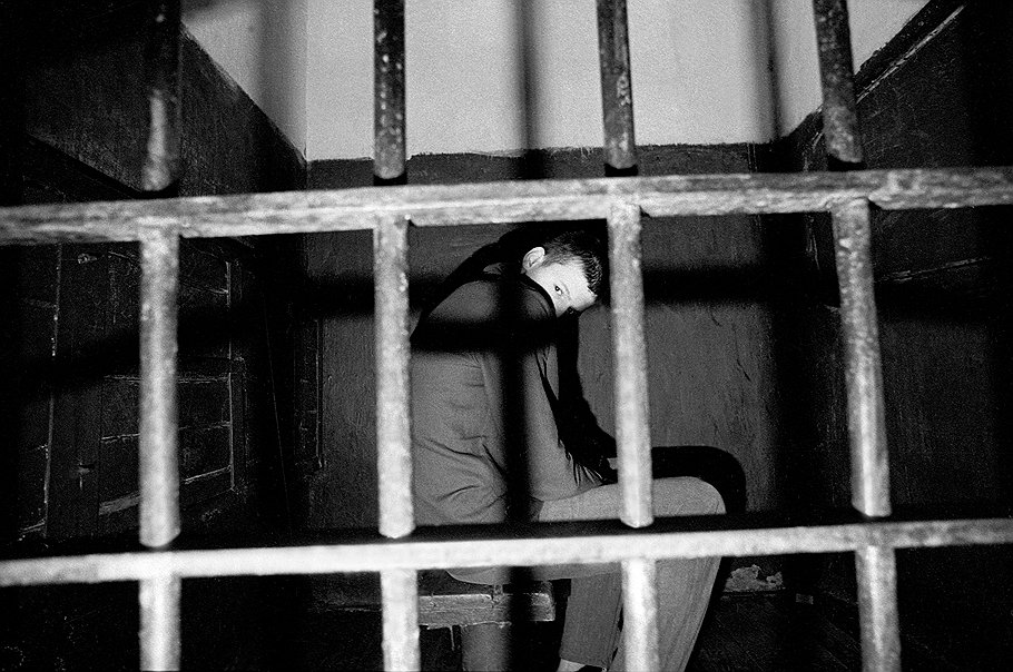 1987 год. Игорь Гаврилов. Из серии "Расплата". 2-й приз в категории "Повседневная жизнь (истории)"
