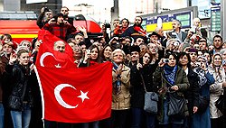 Турки, даже те, которые сами родились в Германии, не забывают об исторической родине и хорошо представляют, чем Германия им обязана