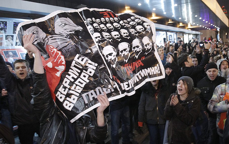 Зато протестные акции заметили все, хотя их и не было в телевизоре. Митинг в Москве на Чистопрудном бульваре 5 декабря собрал более пяти тысяч человек. Около полутора тысяч на следующий день пришли на Триумфальную площадь