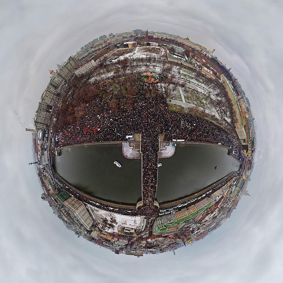 Митинг на Болотной площади собрал рекордное количество москвичей, возмущенных фальсификациями на выборах. Пробудившаяся в России гражданская активность удивила и власть, и самих граждан 