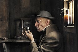 Режиссер Сокуров не дает злу укрыться от телекамеры (кадр из "Фауста")