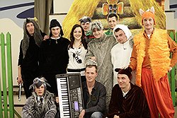 Бывшие заключенные показали сказку в детском доме