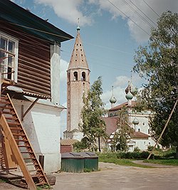 В Вятском — десятки памятников архитектуры. Воскресенская церковь, которая была построена в 1750 году,— один из них