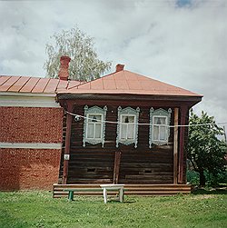 Дом купца Горохова (на фото) и Богоявленская часовня — купель тоже восстановлены на средства семьи меценатов
